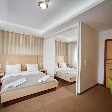 Laurus Motel Airport Tuzla Zivinice Екстер'єр фото