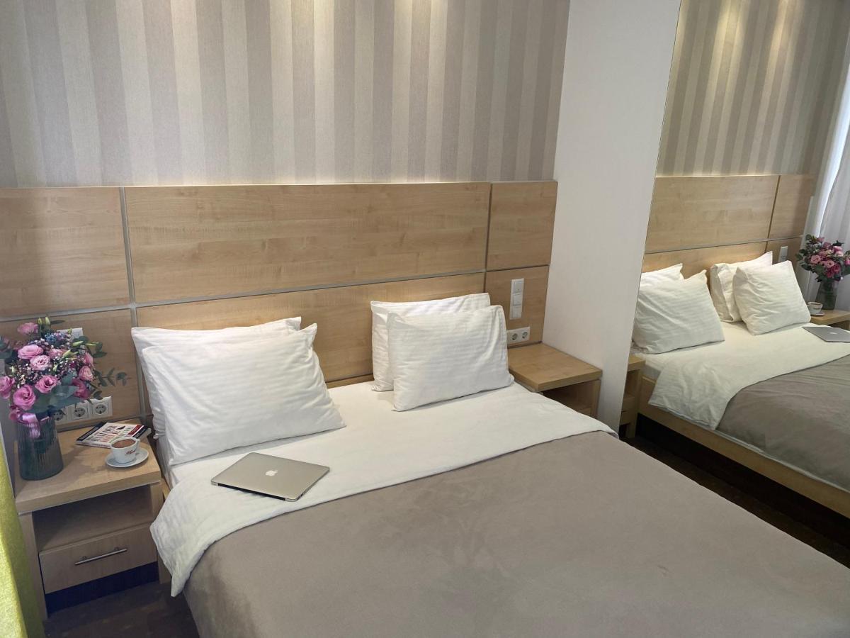 Laurus Motel Airport Tuzla Zivinice Екстер'єр фото