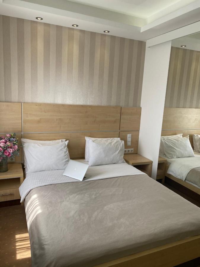 Laurus Motel Airport Tuzla Zivinice Екстер'єр фото
