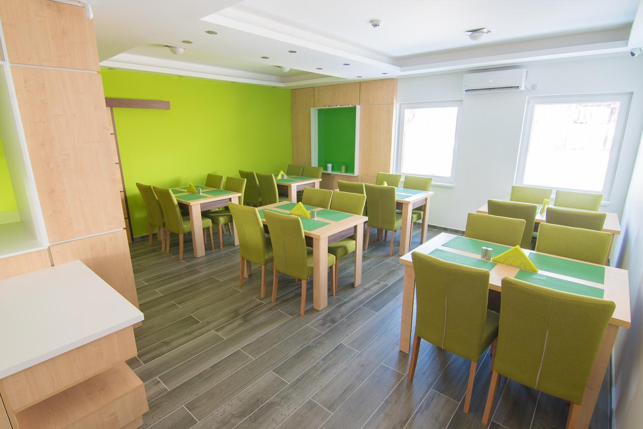 Laurus Motel Airport Tuzla Zivinice Екстер'єр фото