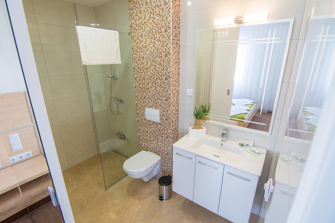 Laurus Motel Airport Tuzla Zivinice Екстер'єр фото