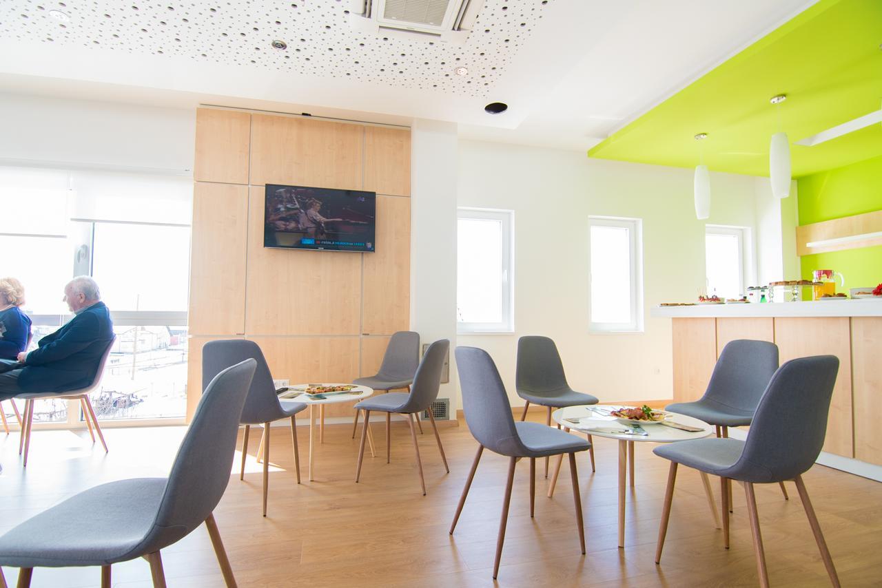 Laurus Motel Airport Tuzla Zivinice Екстер'єр фото