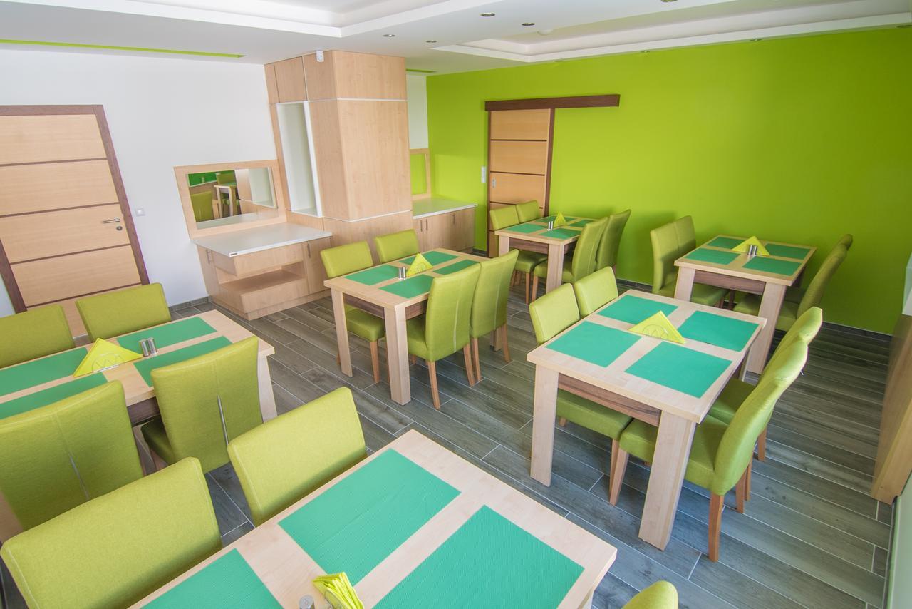 Laurus Motel Airport Tuzla Zivinice Екстер'єр фото