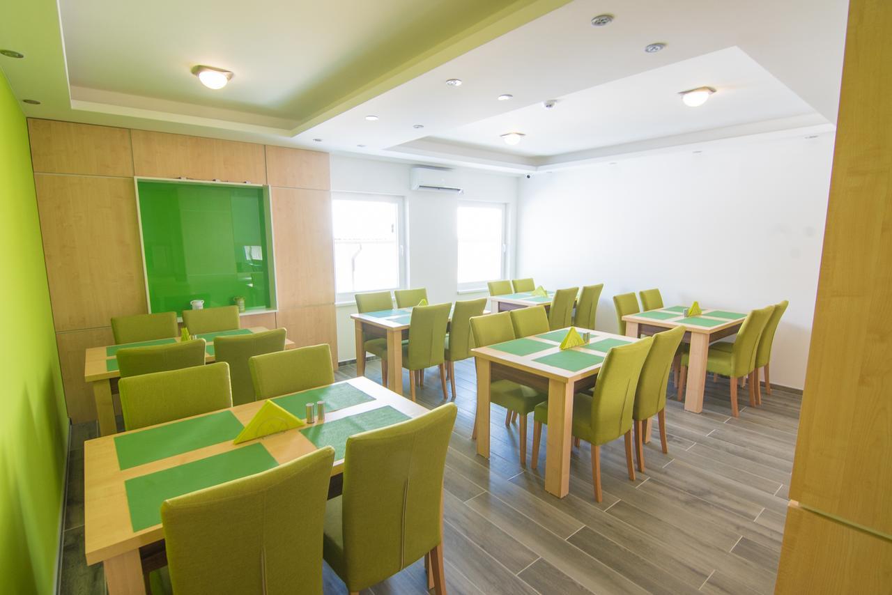 Laurus Motel Airport Tuzla Zivinice Екстер'єр фото