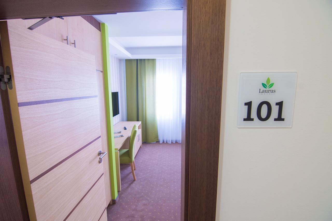 Laurus Motel Airport Tuzla Zivinice Екстер'єр фото